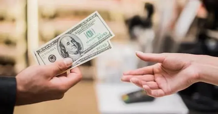 Số nên chọn khi mơ người lạ cho tiền bất ngờ
